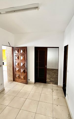 Casa para alugar com 170m², 4 quartos e 2 vagas Casa para alugar com 170m², 4 quartos e 2 vagasSala