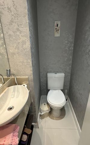 Apartamento à venda com 80m², 2 quartos e 2 vagas Apartamento à venda com 80m², 2 quartos e 2 vagasLavabo