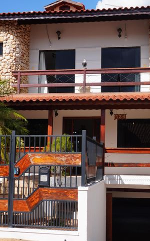 Casa para alugar com 416m², 4 quartos e 6 vagasFachada