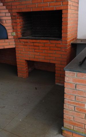 Casa para alugar com 416m², 4 quartos e 6 vagasQuintal
