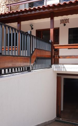 Casa para alugar com 416m², 4 quartos e 6 vagasFachada