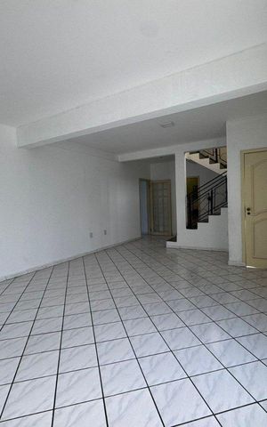 Casa para alugar com 150m², 1 quarto e 2 vagas Casa para alugar com 150m², 1 quarto e 2 vagasSala