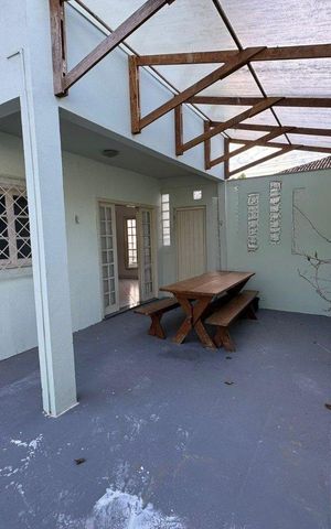 Casa para alugar com 150m², 1 quarto e 2 vagas Casa para alugar com 150m², 1 quarto e 2 vagasÁrea externa