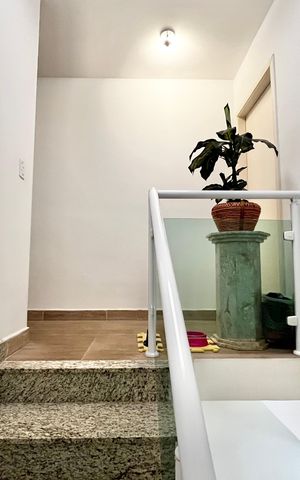 Casa à venda com 138m², 3 quartos e 3 vagasEscada