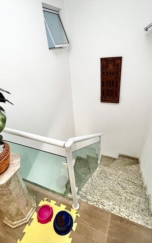 Casa à venda com 138m², 3 quartos e 3 vagasEscada