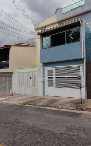 Casa à venda com 152m², 3 quartos e 2 vagasFachada