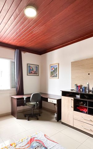Casa à venda com 448m², 6 quartos e 3 vagas Casa à venda com 448m², 6 quartos e 3 vagasQuarto 3 - Casa 1