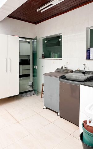 Casa à venda com 448m², 6 quartos e 3 vagas Casa à venda com 448m², 6 quartos e 3 vagasÁrea de Serviço - Casa 1