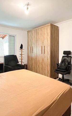 Casa à venda com 448m², 6 quartos e 3 vagas Casa à venda com 448m², 6 quartos e 3 vagasQuarto 1 - Casa 1