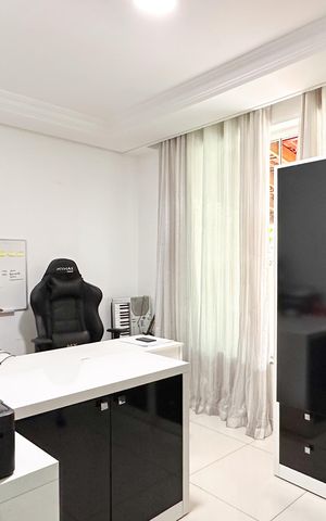 Casa à venda com 448m², 6 quartos e 3 vagas Casa à venda com 448m², 6 quartos e 3 vagasEscritório - Casa 1