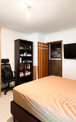 Casa à venda com 448m², 6 quartos e 3 vagas Casa à venda com 448m², 6 quartos e 3 vagasQuarto 1 - Casa 1
