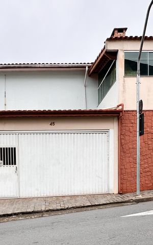 Casa à venda com 448m², 6 quartos e 3 vagas Casa à venda com 448m², 6 quartos e 3 vagasFachada - Casa 2