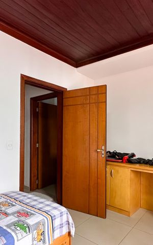 Casa à venda com 448m², 6 quartos e 3 vagas Casa à venda com 448m², 6 quartos e 3 vagasQuarto 2 - Casa 1