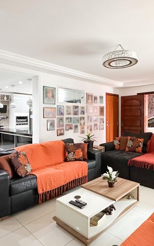 Casa à venda com 448m², 6 quartos e 3 vagas Casa à venda com 448m², 6 quartos e 3 vagasSala - Casa 1