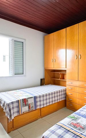 Casa à venda com 448m², 6 quartos e 3 vagas Casa à venda com 448m², 6 quartos e 3 vagasQuarto 2 - Casa 1