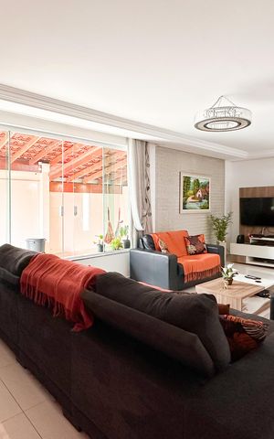 Casa à venda com 448m², 6 quartos e 3 vagas Casa à venda com 448m², 6 quartos e 3 vagasSala - Casa 1