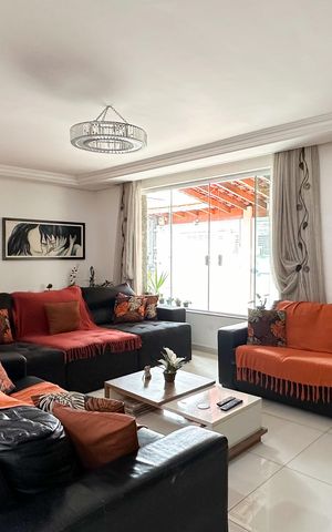 Casa à venda com 448m², 6 quartos e 3 vagas Casa à venda com 448m², 6 quartos e 3 vagasSala - Casa 1