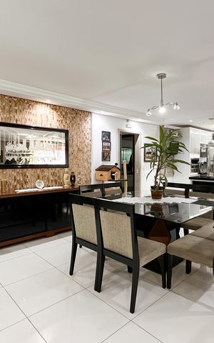 Casa à venda com 448m², 6 quartos e 3 vagas Casa à venda com 448m², 6 quartos e 3 vagasSala de Jantar - Casa 1