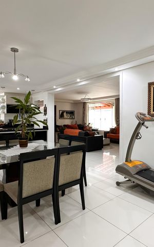 Casa à venda com 448m², 6 quartos e 3 vagas Casa à venda com 448m², 6 quartos e 3 vagasSala de Jantar - Casa 1