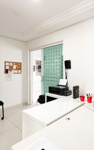 Casa à venda com 448m², 6 quartos e 3 vagas Casa à venda com 448m², 6 quartos e 3 vagasEscritório - Casa 1