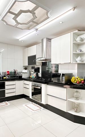 Casa à venda com 448m², 6 quartos e 3 vagas Casa à venda com 448m², 6 quartos e 3 vagasCozinha - Casa 1