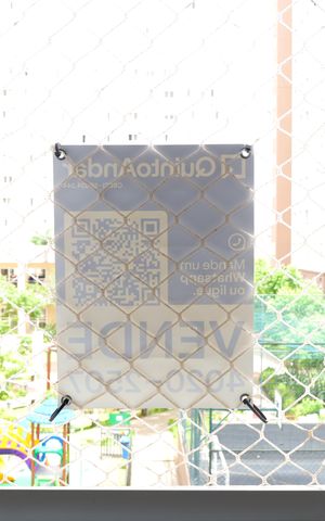 Apartamento à venda com 46m², 2 quartos e 1 vagaPlaca instalada na janela do quarto do imóvel - Código da placa: ZNHJ-1317