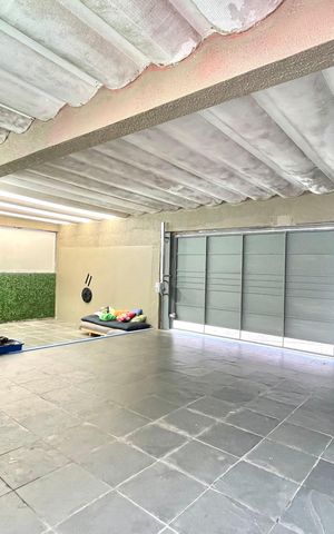 Casa à venda com 350m², 3 quartos e 2 vagas Casa à venda com 350m², 3 quartos e 2 vagasGaragem