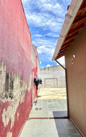 Casa à venda com 350m², 3 quartos e 2 vagas Casa à venda com 350m², 3 quartos e 2 vagasÁrea externa