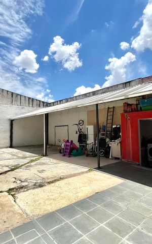 Casa à venda com 350m², 3 quartos e 2 vagas Casa à venda com 350m², 3 quartos e 2 vagasQuintal