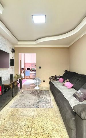 Casa à venda com 350m², 3 quartos e 2 vagas Casa à venda com 350m², 3 quartos e 2 vagasSala