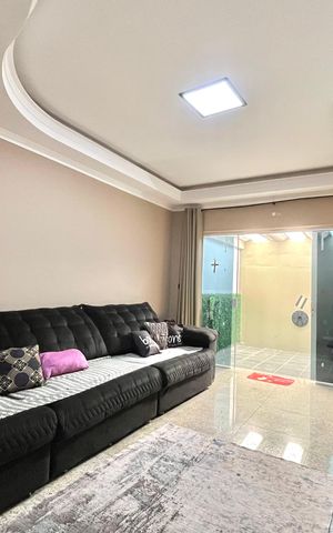 Casa à venda com 350m², 3 quartos e 2 vagas Casa à venda com 350m², 3 quartos e 2 vagasSala
