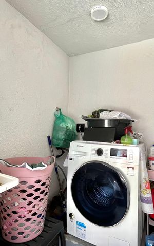 Casa à venda com 350m², 3 quartos e 2 vagas Casa à venda com 350m², 3 quartos e 2 vagasÁrea de Serviço