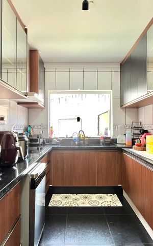 Casa à venda com 350m², 3 quartos e 2 vagas Casa à venda com 350m², 3 quartos e 2 vagasCozinha