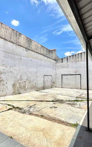 Casa à venda com 350m², 3 quartos e 2 vagas Casa à venda com 350m², 3 quartos e 2 vagasQuintal
