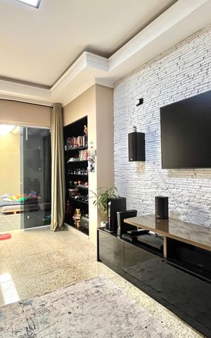 Casa à venda com 350m², 3 quartos e 2 vagas Casa à venda com 350m², 3 quartos e 2 vagasSala