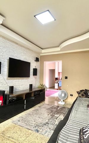 Casa à venda com 350m², 3 quartos e 2 vagas Casa à venda com 350m², 3 quartos e 2 vagasSala