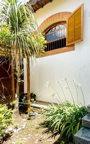 Casa à venda com 143m², 3 quartos e 4 vagas Casa à venda com 143m², 3 quartos e 4 vagasEntrada