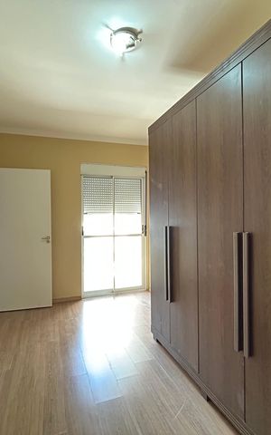 Casa à venda com 200m², 3 quartos e 2 vagas Casa à venda com 200m², 3 quartos e 2 vagasQuarto 2