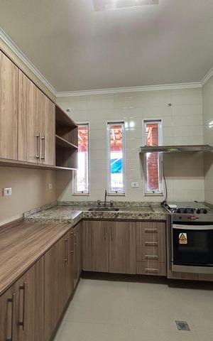 Casa à venda com 200m², 3 quartos e 2 vagas Casa à venda com 200m², 3 quartos e 2 vagasCozinha