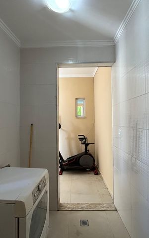 Casa à venda com 200m², 3 quartos e 2 vagas Casa à venda com 200m², 3 quartos e 2 vagasÁrea de Serviço