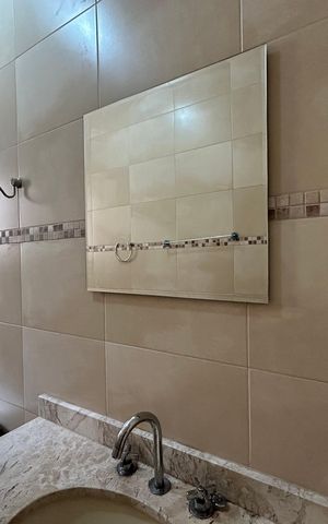 Casa à venda com 200m², 3 quartos e 2 vagas Casa à venda com 200m², 3 quartos e 2 vagasBanheiro