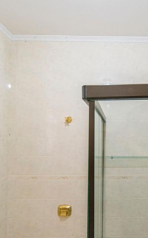 Casa à venda com 279m², 3 quartos e 3 vagas Casa à venda com 279m², 3 quartos e 3 vagasBanheiro Social