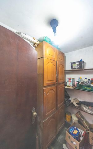 Casa à venda com 279m², 3 quartos e 3 vagas Casa à venda com 279m², 3 quartos e 3 vagasDepósito