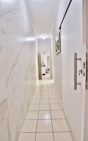 Casa à venda com 130m², 2 quartos e 1 vaga Casa à venda com 130m², 2 quartos e 1 vagaCorredor