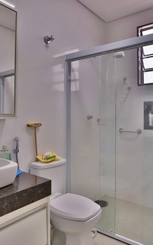 Casa à venda com 130m², 2 quartos e 1 vaga Casa à venda com 130m², 2 quartos e 1 vagaBanheiro