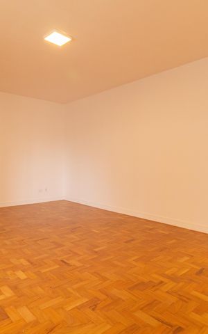 Apartamento à venda com 137m², 3 quartos e 1 vaga Apartamento à venda com 137m², 3 quartos e 1 vagaSala