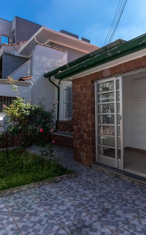 Casa à venda com 150m², 4 quartos e 4 vagasQuintal e Jardim