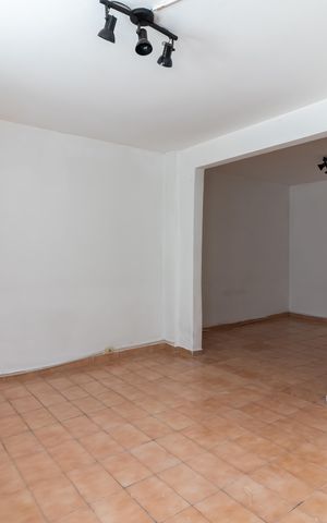 Casa à venda com 150m², 4 quartos e 4 vagasEdícula - Sala de Estar