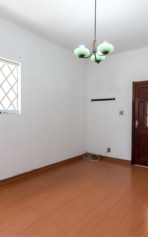 Casa à venda com 150m², 4 quartos e 4 vagasSala