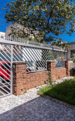 Casa à venda com 150m², 4 quartos e 4 vagasQuintal e Jardim